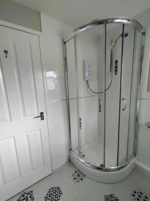 The Nook Located In A Beautiful Garden Setting With Parking Villa Stratford-upon-Avon Bagian luar foto