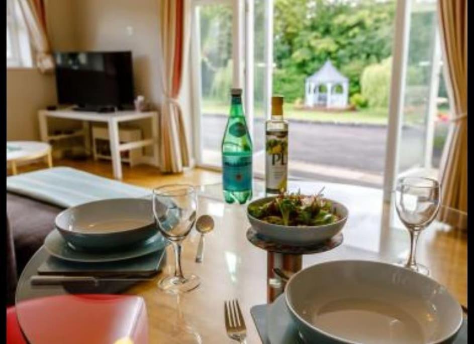 The Nook Located In A Beautiful Garden Setting With Parking Villa Stratford-upon-Avon Bagian luar foto