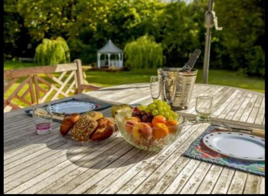 The Nook Located In A Beautiful Garden Setting With Parking Villa Stratford-upon-Avon Bagian luar foto