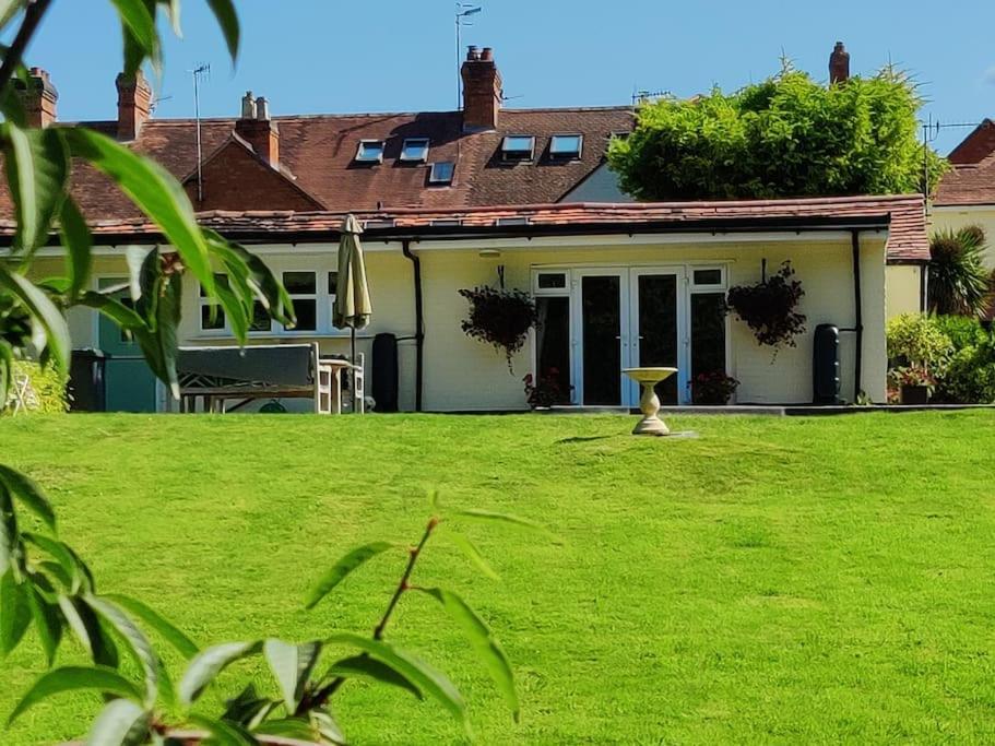 The Nook Located In A Beautiful Garden Setting With Parking Villa Stratford-upon-Avon Bagian luar foto