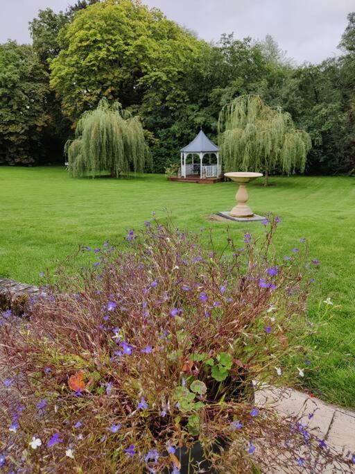 The Nook Located In A Beautiful Garden Setting With Parking Villa Stratford-upon-Avon Bagian luar foto